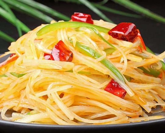 土豆絲過夜發黑了能吃嗎?用水泡的土豆絲可以放幾天