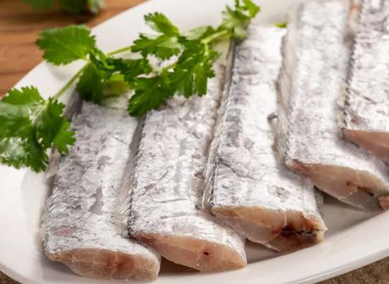 什么品種的帶魚好吃?新鮮帶魚身上的銀色可以吃嗎