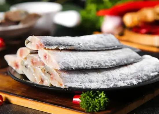 什么品種的帶魚好吃?新鮮帶魚身上的銀色可以吃嗎