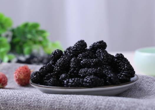 桑葚多少錢一斤才是正宗的?桑葚熟透了卻很酸是怎么回事