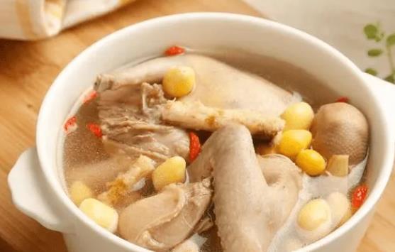 燉鴿子湯放什么最營養(yǎng)?鴿子湯有助于傷口愈合嗎?