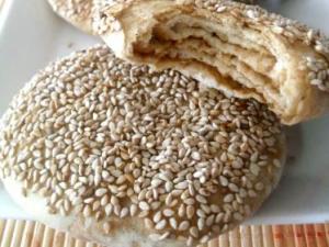 如何做老北京小吃麻醬燒餅？老北京麻醬燒餅的做法