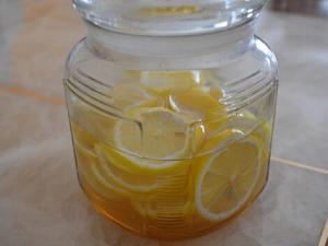 每天喝檸檬蜂蜜水好嗎?晚上喝檸檬水好嗎?