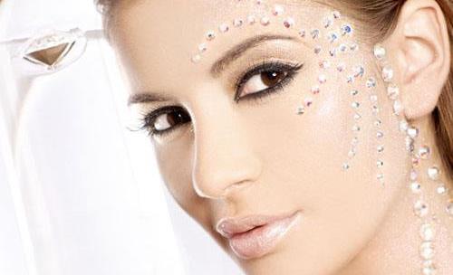 臉上愛出油怎么辦?臉上出油是什么原因