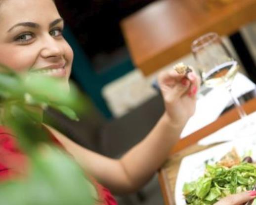 背部痘痘如何去除 背部長痘痘的原因