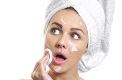 喝水越多皮膚就越水潤嗎 皮膚保濕的誤區(qū)有哪些