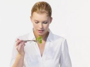 護膚保養的壞習慣:吃太素易早衰 愛擠痘痘毛孔粗大