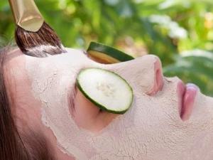 補(bǔ)水誤區(qū):錯誤黃瓜片敷臉方法不補(bǔ)水