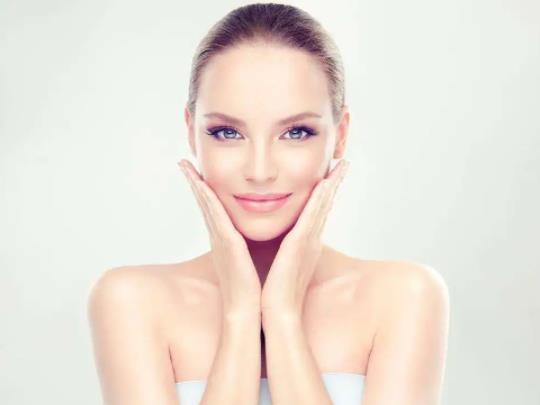 痘痘擠破后能涂紅霉素嗎?異維a酸紅霉素凝膠和護膚品使用順序