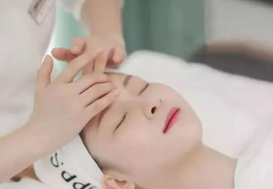 用維a酸乳膏爆痘正常嗎?異維a酸紅霉素凝膠的正確用法