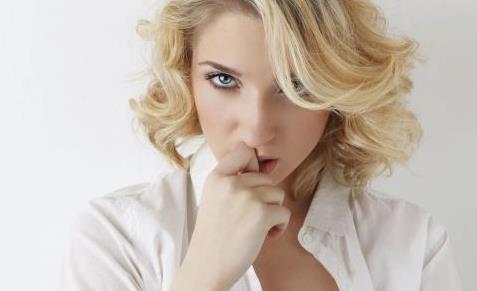 經常笑的人容易長魚尾紋嗎 魚尾紋有什么去除方法