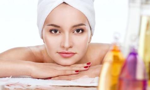 皮膚缺水了怎么給皮膚補水 要給皮膚補水吃什么比較好