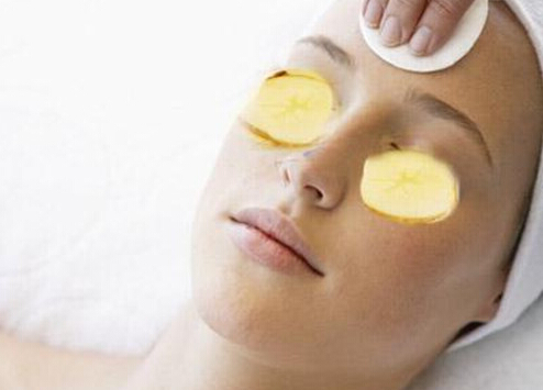 土豆片去黑眼圈有效嗎?吃什么可以去黑眼圈