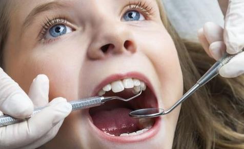 牙齒矯正的最佳年齡 牙齒矯正手術(shù)有什么樣的危害