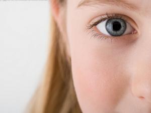 眼睛充血怎么辦?怎樣預防白內障