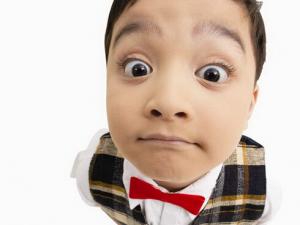 小孩眼睛近視怎么辦?假性近視如何治療