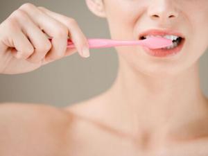 口腔異味的原因-如何預防口腔異味