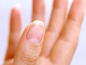 手指甲上的月牙是怎么回事?半月痕與五指關系