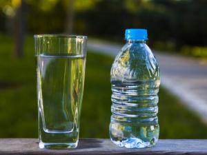 常喝礦泉水好嗎?常喝礦泉水可以防老癡