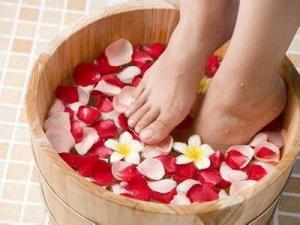 用紅花泡腳有什么好處?紅花泡腳的功效與作用及禁忌