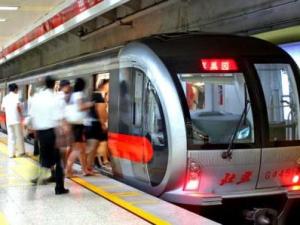 上班族如何安全乘地鐵?夏季坐車要掌握哪些要領