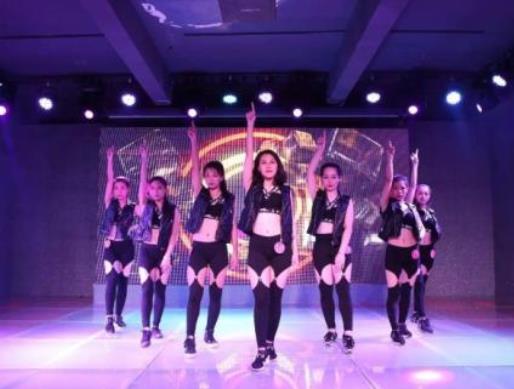 爵士舞能不能糾正駝背?練爵士舞會有肌肉腿嗎