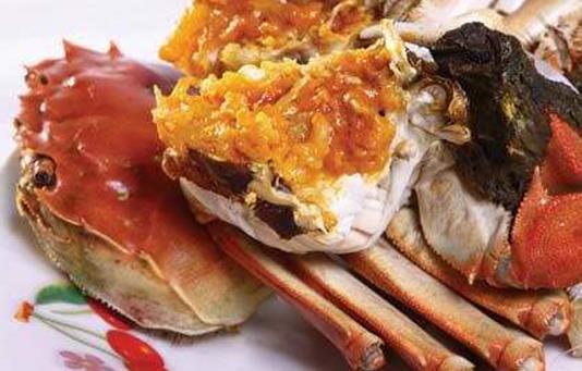 吃螃蟹過敏長紅疹多久會消退?吃螃蟹過敏是蟹肉導致的還是蟹黃導致的?