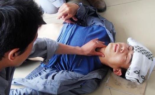 中暑喝熱水是正確的嗎?中暑喝冰的飲料有用嗎?