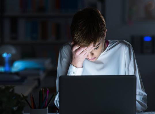 長期熬夜會有不可逆損害嗎?熬夜時心臟忽然咯噔一下是咋回事