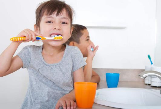 牙貼用完要用牙膏刷牙嗎?為什么天天刷牙牙齒還是黃黃的