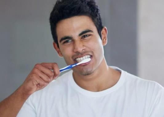 牙貼用完要用牙膏刷牙嗎?為什么天天刷牙牙齒還是黃黃的