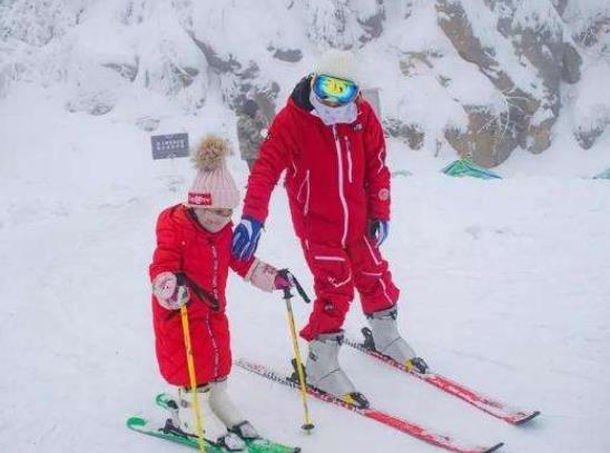 新建滑雪場(chǎng)都需要什么條件?滑雪場(chǎng)造雪機(jī)造出的雪對(duì)人體有害嗎