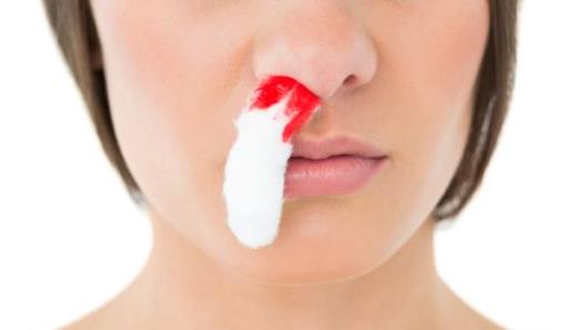 什么疾病會導致經常流鼻血 天氣干燥流鼻血怎么辦