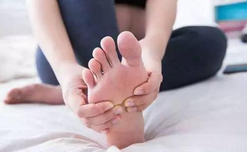 導致抽筋的原因是什么 運動的時候抽筋該怎么辦