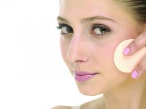 如何選擇化妝品？如何化妝可不傷皮膚