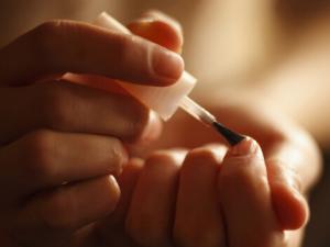 如何選購質量好的指甲油以減少對人體傷害
