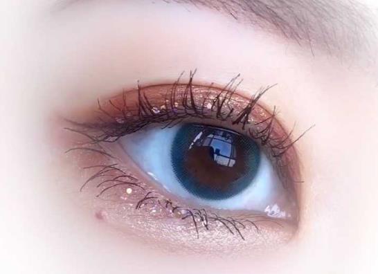 美瞳干了變硬了還能用嗎?戴美瞳對眼睛有傷害嗎