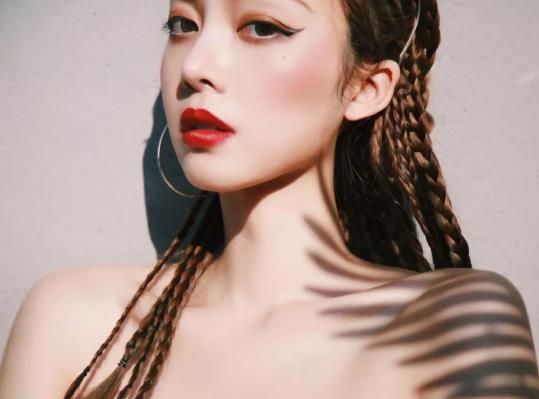 半月拋隱形眼鏡要泡多久才能戴?戴美瞳會越來越近視嗎?