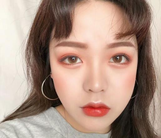 半月拋隱形眼鏡要泡多久才能戴?戴美瞳會越來越近視嗎?