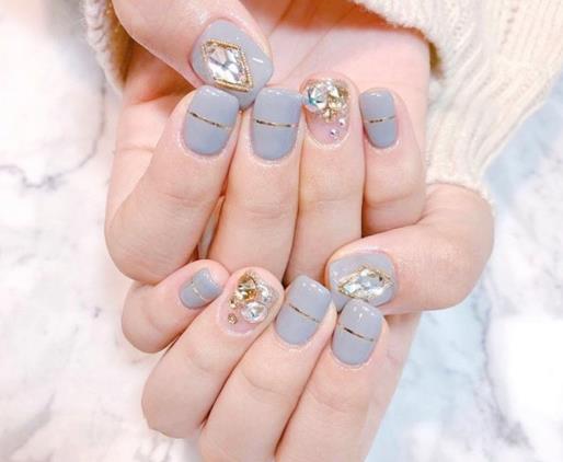 美甲貼紙能反復用嗎?美甲貼時間長了不粘怎么辦