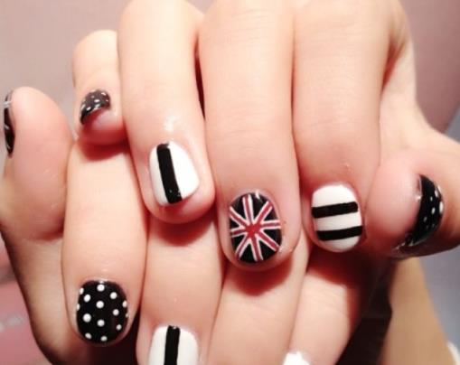 穿戴甲是用什么甲片做的?穿戴甲甲片和普通甲片一樣嗎