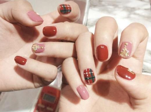 美甲起翹能補救嗎?制作穿戴甲片需要涂底膠嗎