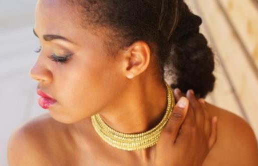 皮膚黑的妹子怎么化裸妝 黑皮膚的話怎么化妝好看