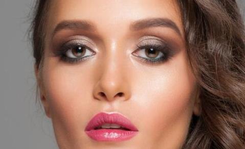 皮膚黑的妹子怎么化裸妝 黑皮膚的話怎么化妝好看