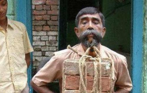 世界上最強(qiáng)壯的胡子 能提起127斤的重物