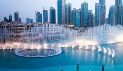 世界上最大最壯觀的噴泉 迪拜音樂(lè)噴泉耗資15億建成