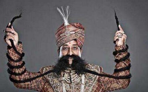 世界上最強(qiáng)壯的胡子 能提起127斤的重物