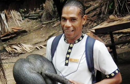 世界上嘴巴最大的種族 非洲摩爾西唇盤族最大唇盤寬19.5cm