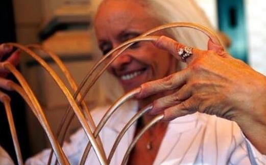 世界上腳趾甲最長的人 最長腳趾甲長達12.7厘米