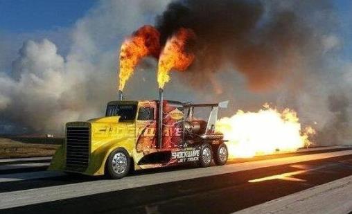 世界上最快的卡車 噴氣式卡車時速644公里秒殺跑車